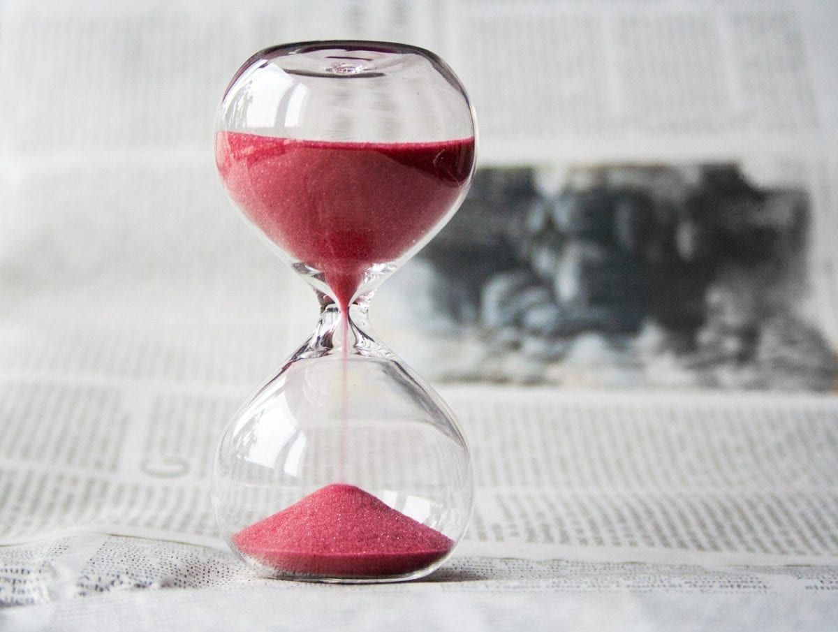 Image of an hour glass